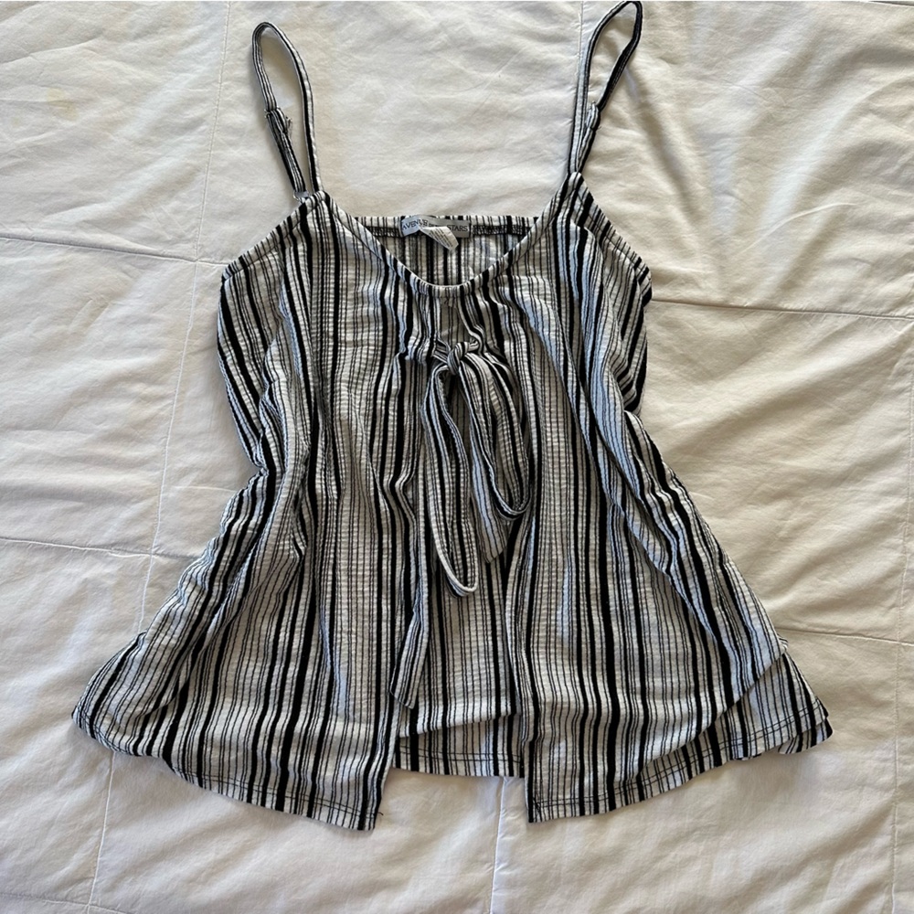 Striped front bow tank